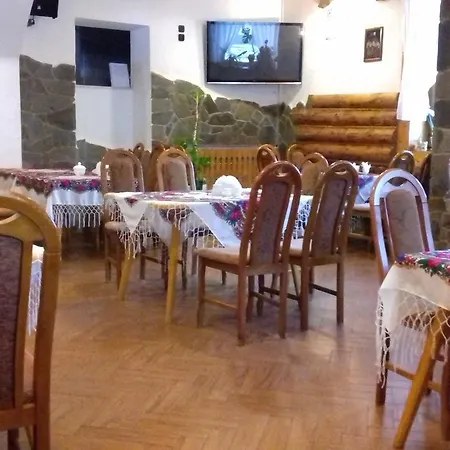 לינה וארוחת בוקר Bialy Dworek זקופאנה