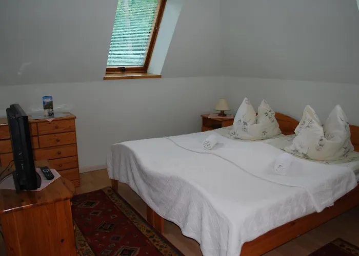 Bialy Dworek לינה וארוחת בוקר