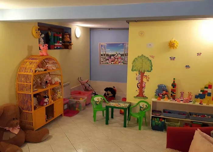 לינה וארוחת בוקר Bialy Dworek 3*