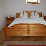 Bialy Dworek 3*