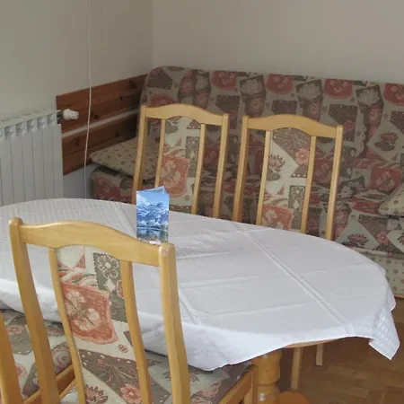 Bialy Dworek Bed & Breakfast