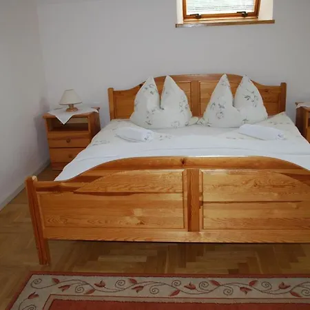 Bialy Dworek 3*