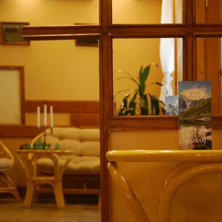 לינה וארוחת בוקר Bialy Dworek זקופאנה