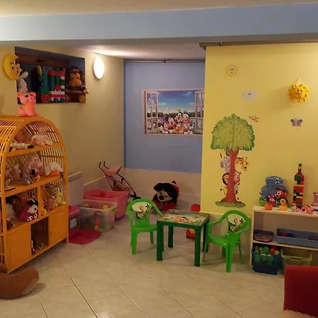 לינה וארוחת בוקר Bialy Dworek 3*