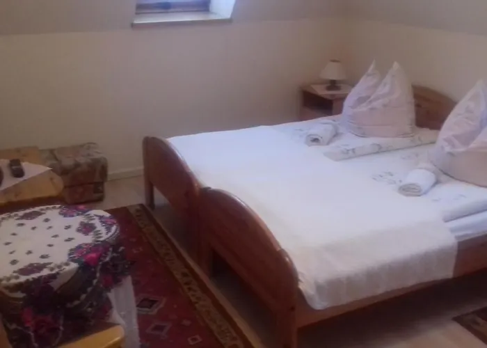 Bialy Dworek לינה וארוחת בוקר